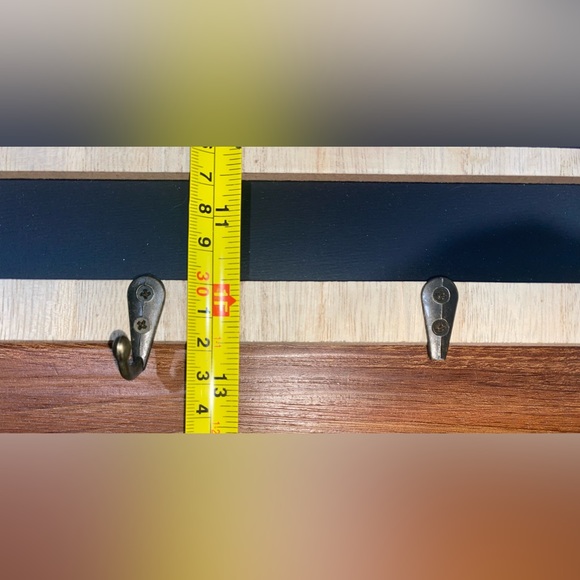 Black chalkboard calendar for days of the week with hooks (one hook is broken) - Picture 3 of 3